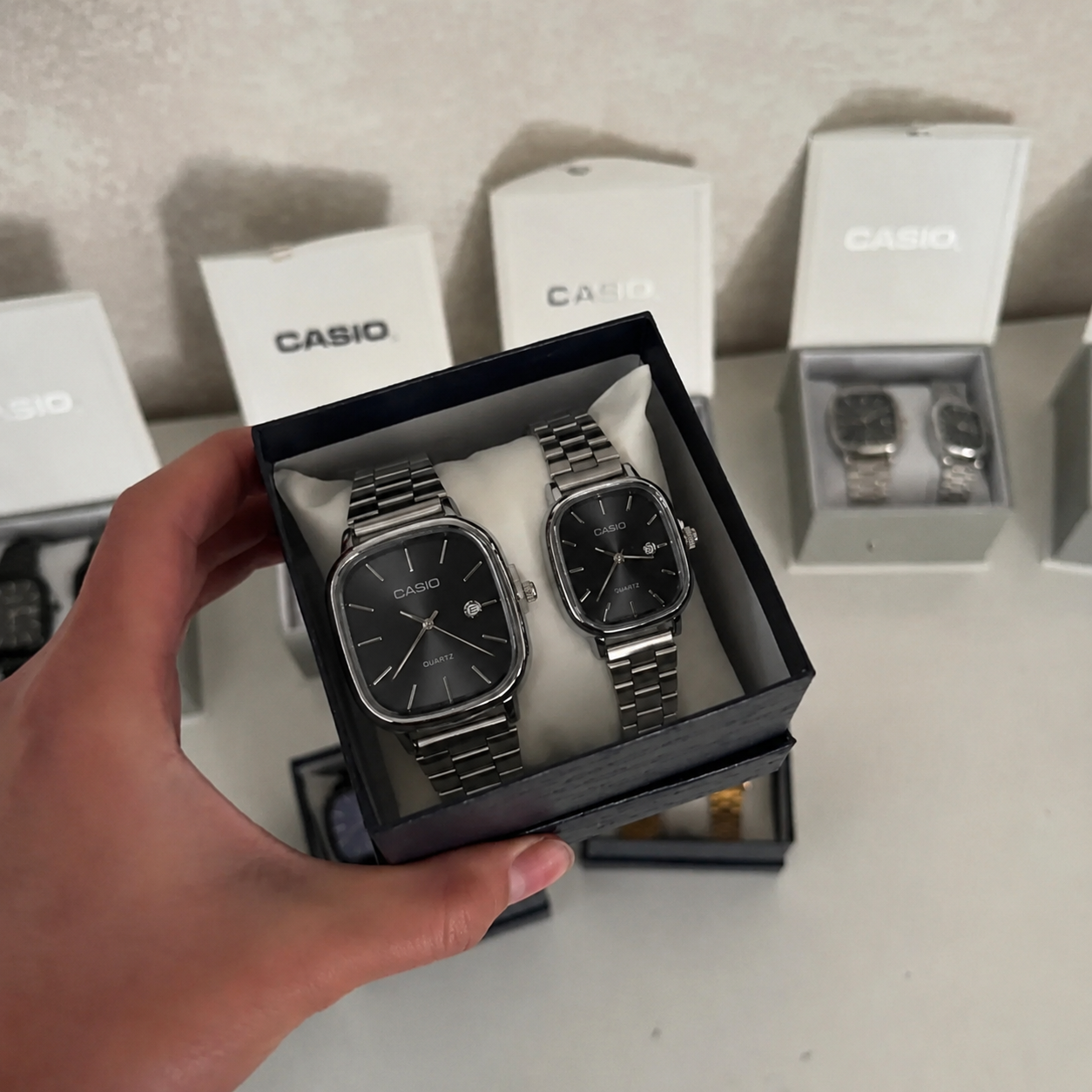 COMPRE 1 e LEVE 2 - Relógios Aura SkyLine Casal + Caixa Premium de Brinde