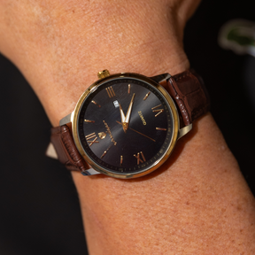 Relógio Aura Vector de Couro + Caixa Premium de Brinde