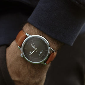 Relógio Aura Atlas de Couro + Caixa Premium de Brinde